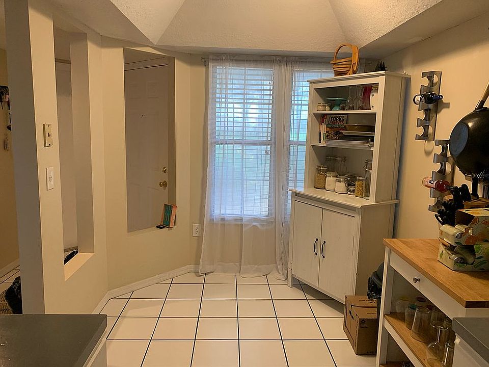 Kitchen_Front Entrance