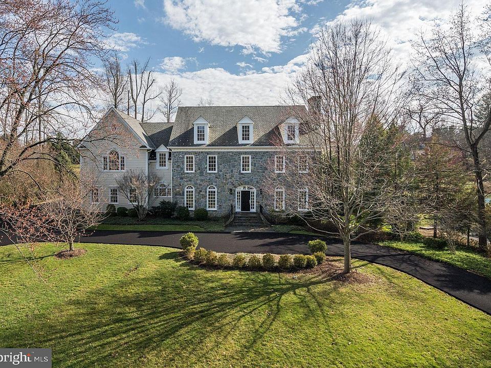 1st image of 1353 Woodside Dr
