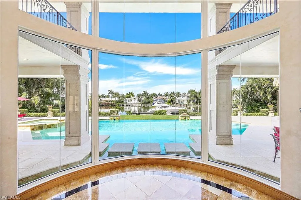 5 bed, 6.5 bath, 6414 sqft, $35,000 — Photo 3