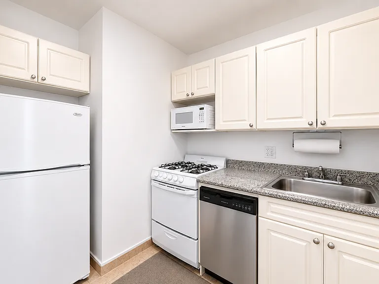 157 E 33rd St #2A — Photo 6
