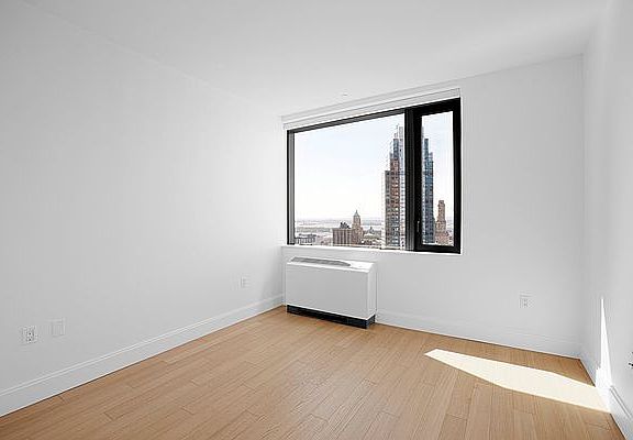 3rd image of 10 City Poin APT 29D
