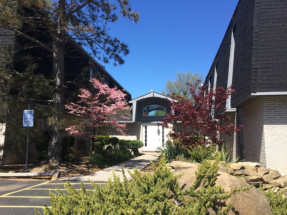 Ridge Plaza Apartments