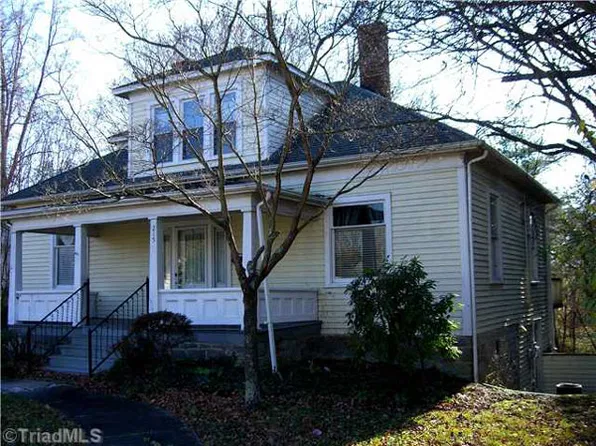 215 Orchard St, Mount Airy, NC 27030