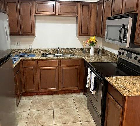 4th image of 1702 W TUCKEY Lane #131