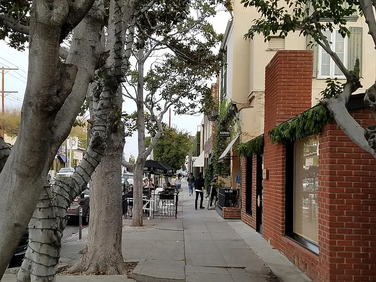 734 N Alfred St #3 — Photo 14