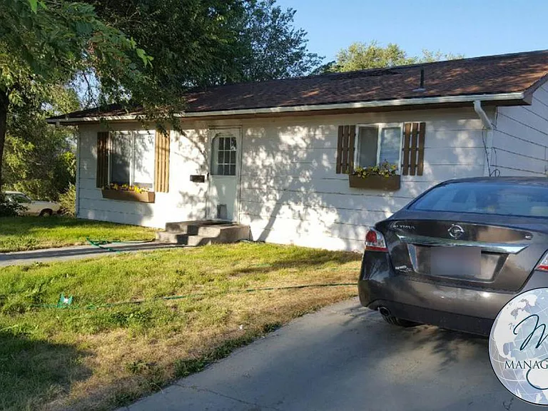 3 bed, 1.0 bath, 1008 sqft, $1,330 — Photo 13