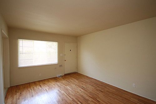 3rd image of 490 S Marengo Ave APT 3
