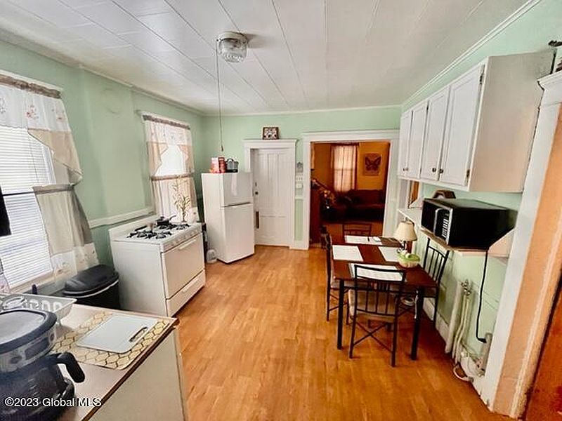 4th image of 71 James Street