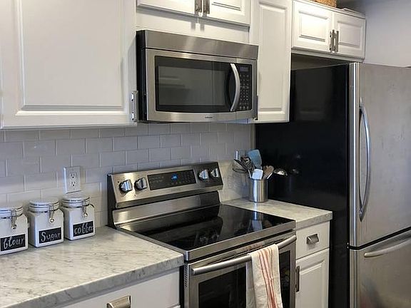 4th image of 4730 Noyes St APT 418