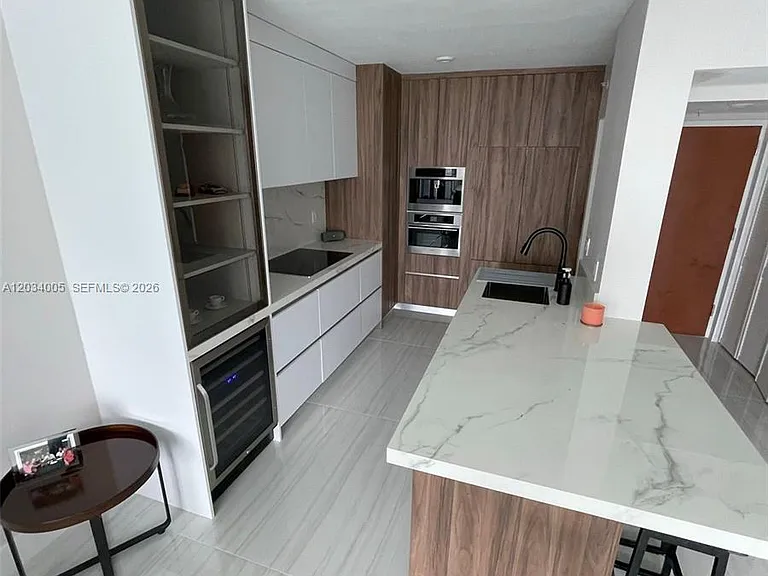 31 SE 5th St #3103 — Photo 1