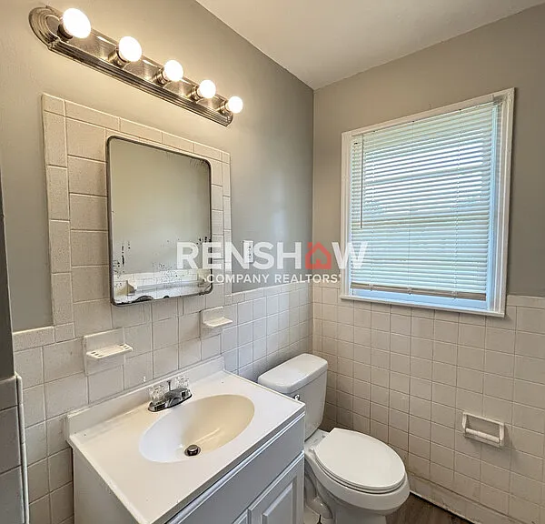 828 Harvey Cv — Photo 15