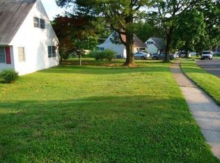 23 Uphill Rd, Levittown, PA 19056