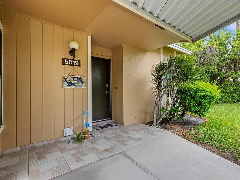 5019 Village Gardens Dr #31 — Photo 1