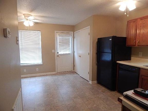 4th image of 123 Ballygar St APT 3