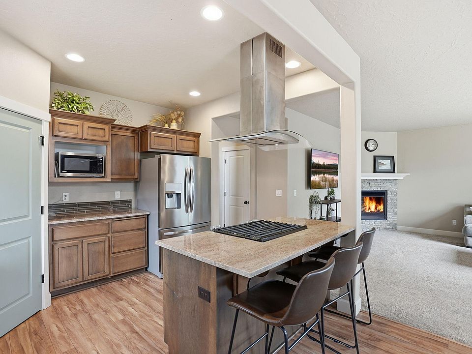 1st image of 3046 NE Red Oak Dr