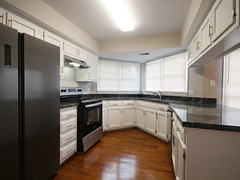 4525 Fox Creek Dr — Photo 18