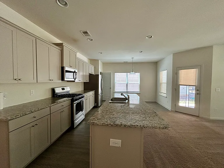 194 Bryon Ln — Photo 9