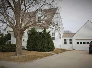 104 Main St, Readlyn, IA 50668