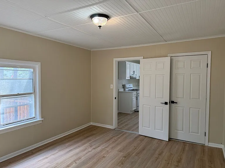 1151 Perry St — Photo 9