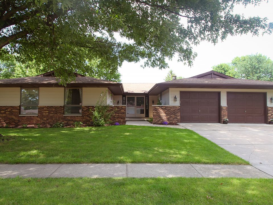 2nd image of 704 Thomas Dr