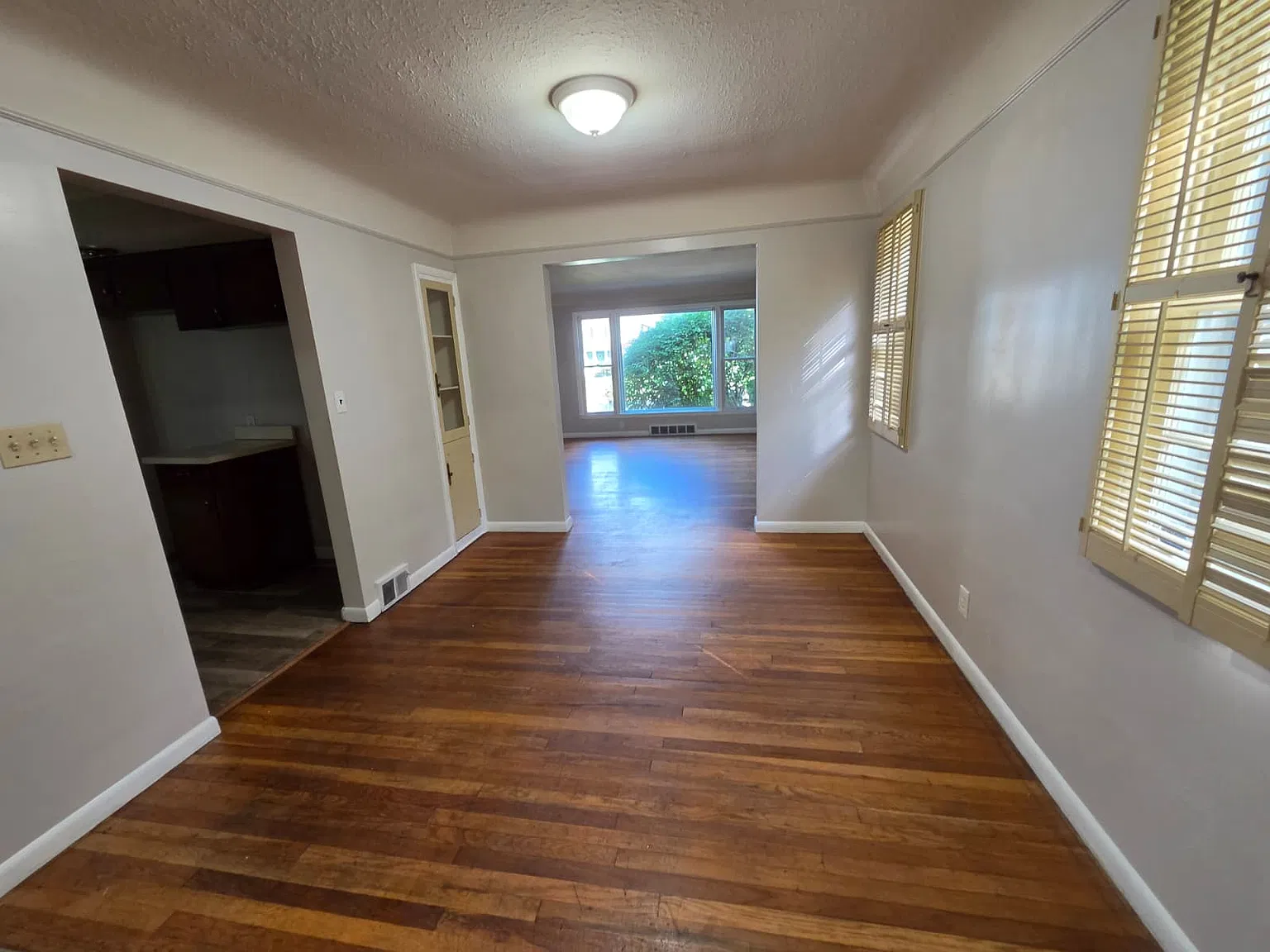 3 bed, 1.5 bath, 2002 sqft, $1,950 — Photo 4
