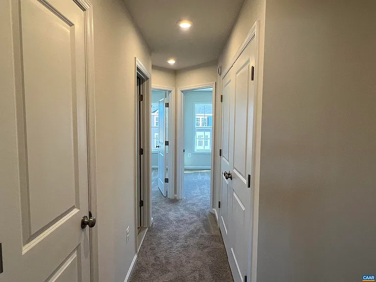 325 Willowshire Ct — Photo 12