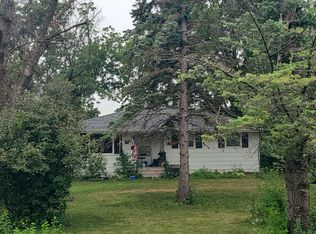 5 Klemish Cir, Center Point, IA 52213