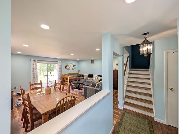 3rd image of 89 Wyndmoor Dr