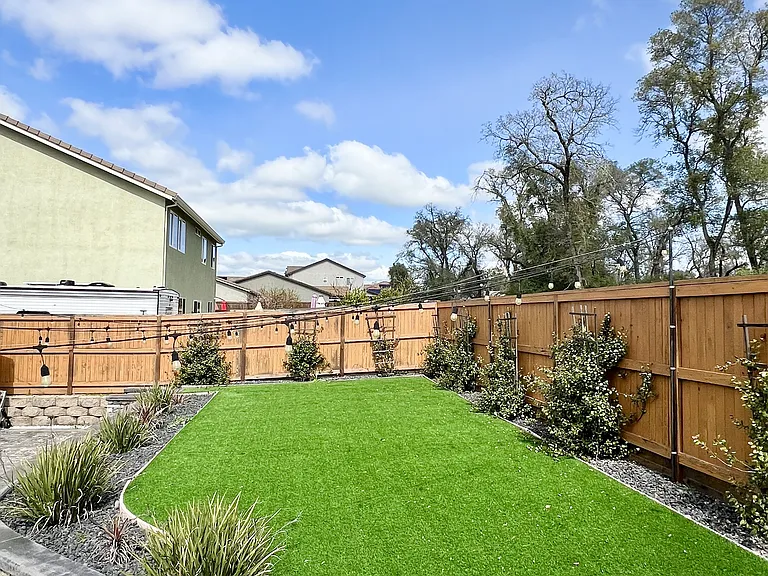 4216 Whitethorn Dr — Photo 39