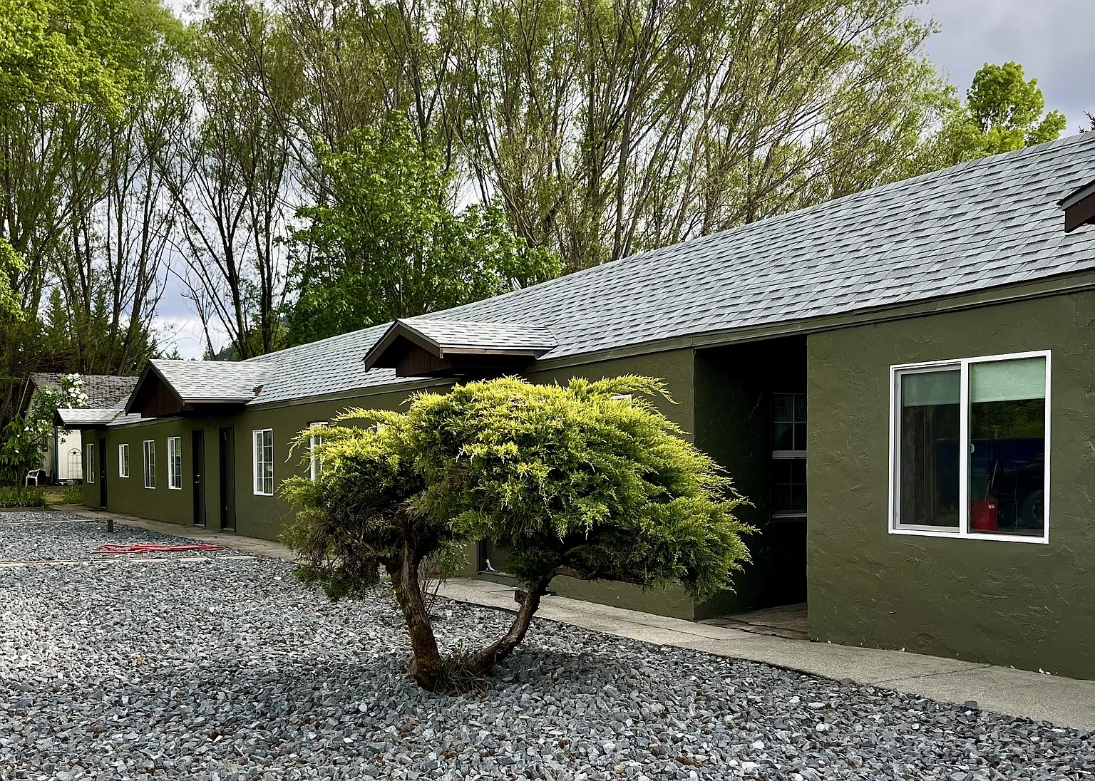 5333 Rogue River Hwy #C & E photo 1