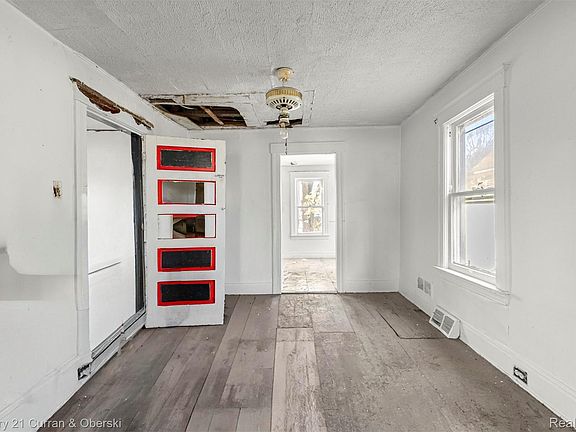 5th image of 62 E Cicotte St