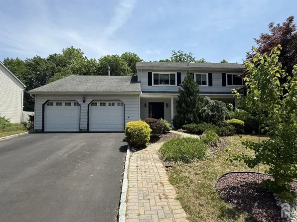 18 Erin Ln, Old Bridge, NJ 08857