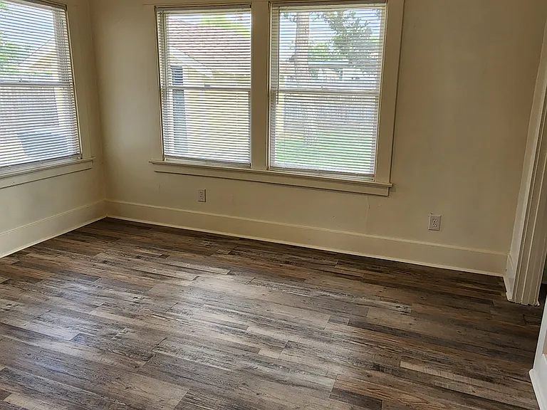 401 N Cherry St — Photo 23