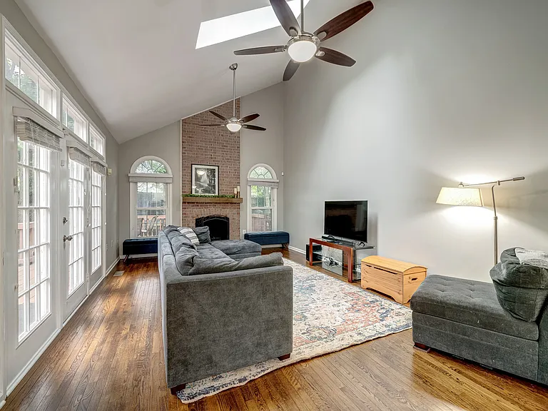 1219 Rowland Dr — Photo 24