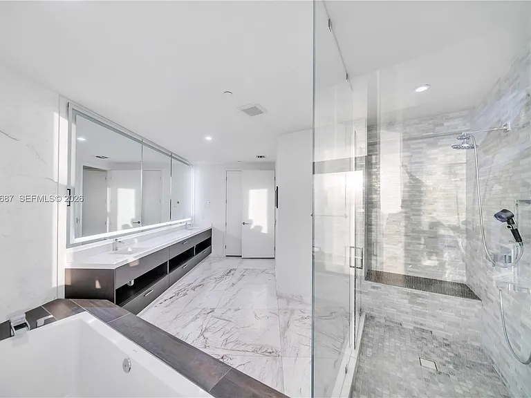 851 NE 1st Ave #Penthouse 4612 — Photo 21