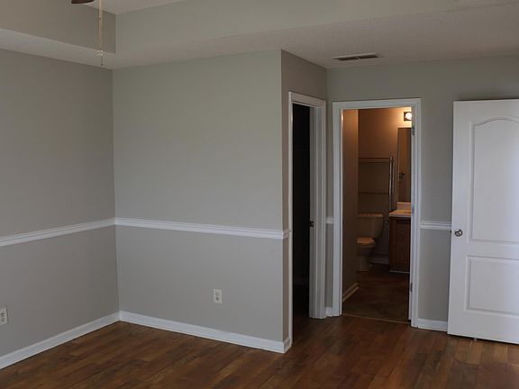 3rd image of 43 Eagle Glen Dr