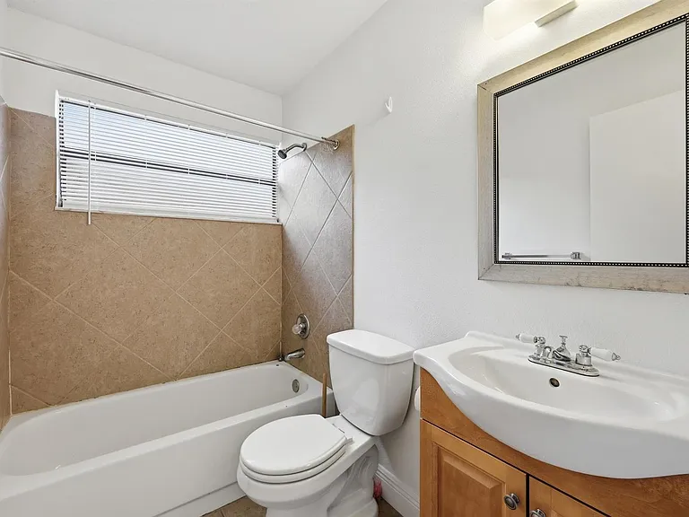 301 Lakewood Dr #8A — Photo 12