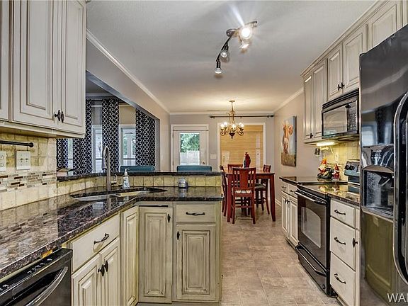 5th image of 1938 Lenox Dr