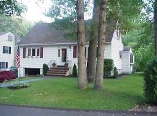 30 Ridge Pl, Wayne, NJ 07470