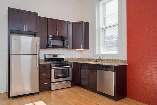 144 Edward St #2 Photo 1