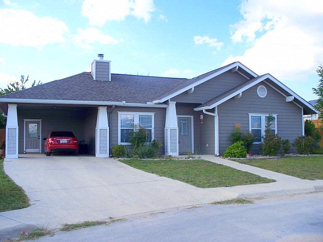 1st image of 104 N Ivy Ln