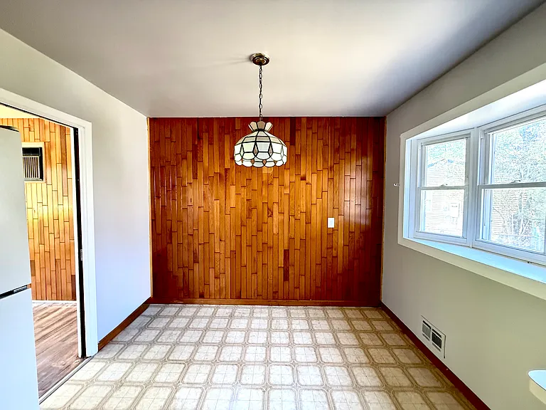304 Lillian Ln — Photo 10