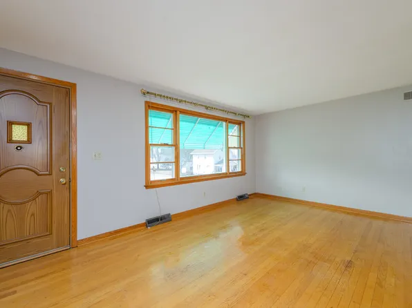 83 Hermann St, Barberton, OH 44203