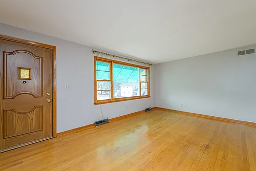 83 Hermann St Photo 1