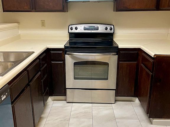 5th image of 1190 S Winery Ave Unit 290