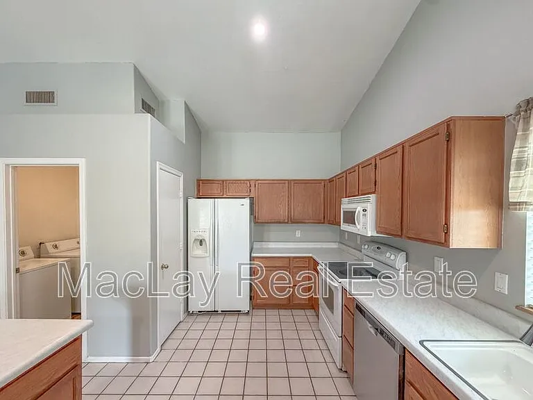 2934 E Blackhawk Dr — Photo 15