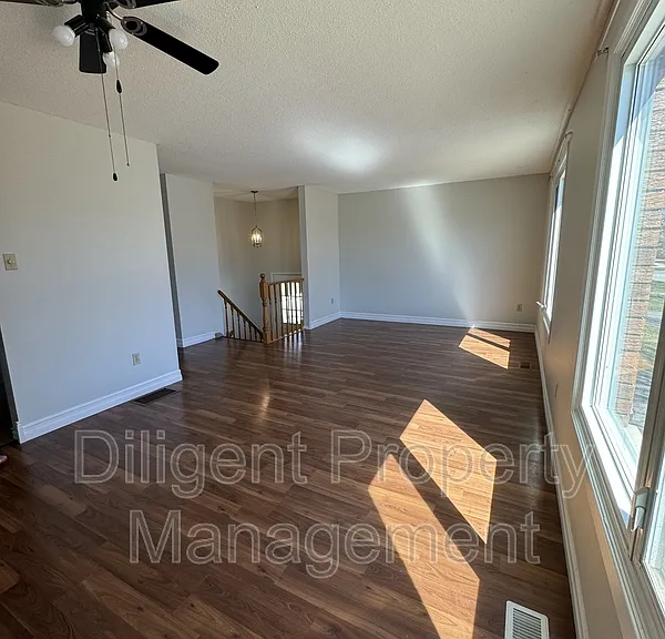 581 Barnes Cres #6 — Photo 12