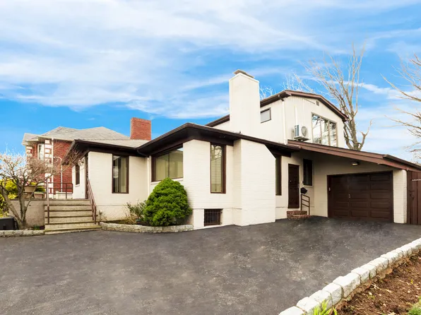 14 Delphine Terrace image 1 of 26