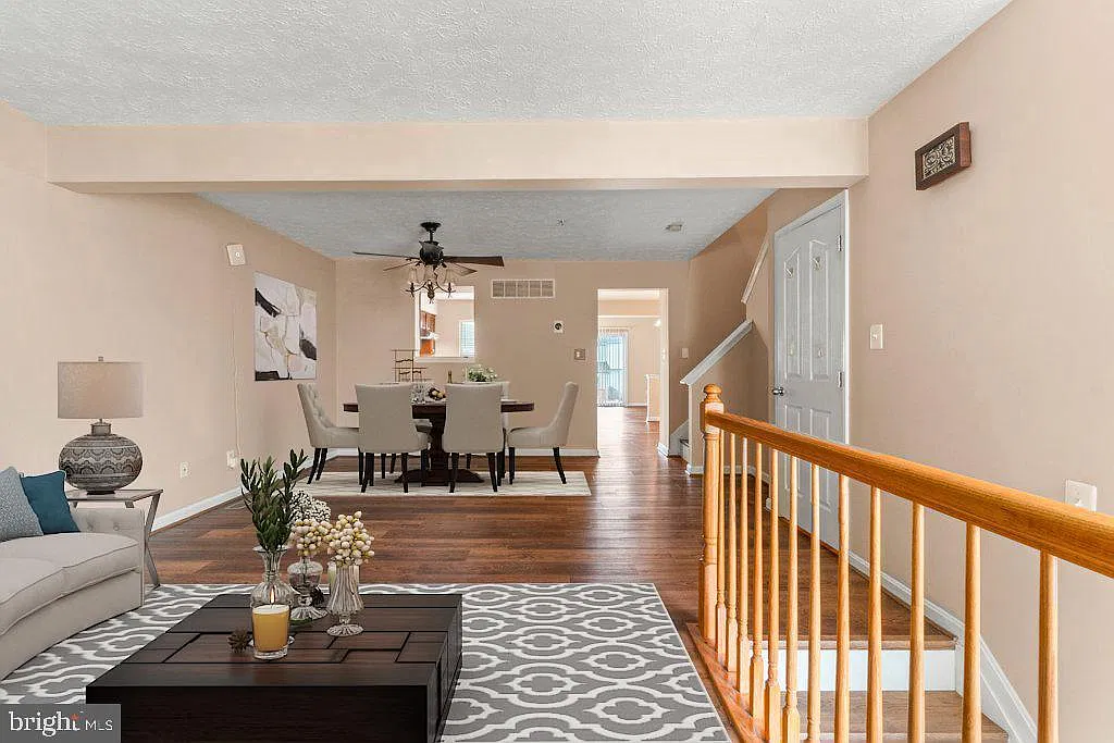 3 bed, 4.0 bath, 2274 sqft, $2,295 — Photo 3