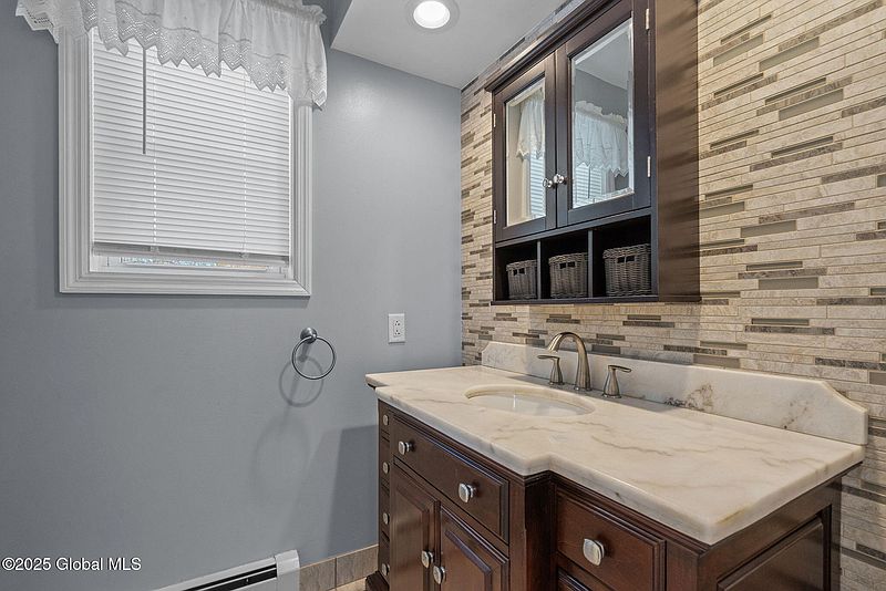 5th image of 1218 Chestnut Street